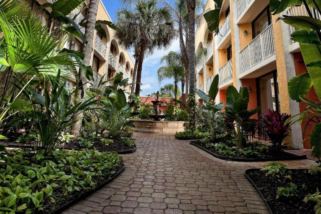 Westgate Towers Hotel Four Corners Buitenkant foto